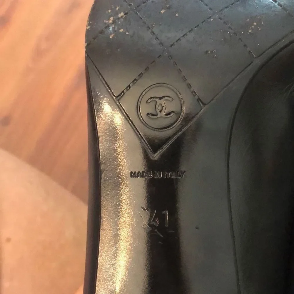 CHANEL Black and beige, low pumps pointy toe size 41